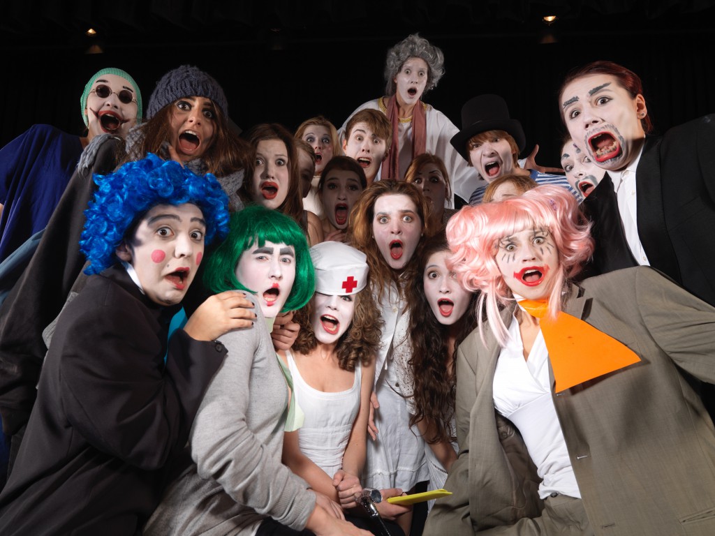 Theaterprobe. Gruppe Mosbacher Berg, Wiesbaden, Bild Händel.